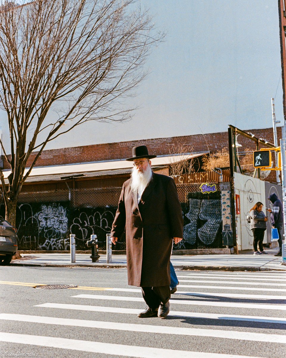 viewfinderthis's tweet photo. NYC on Kodak Gold 200 https://t.co/mXAJNcCgpK