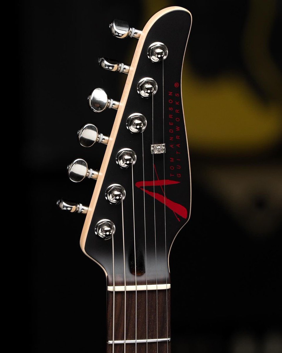 JES1988's tweet image. 【Tom Anderson Pro Am T 】 Ferrari Red - Satin Organic Grain Style - Black Grain Shadowing。正確なトレモロは、J-Trem ブリッジとテールピース。

andersonguitarworks.com 

#tomandersonguitars #proamt #jesinternational