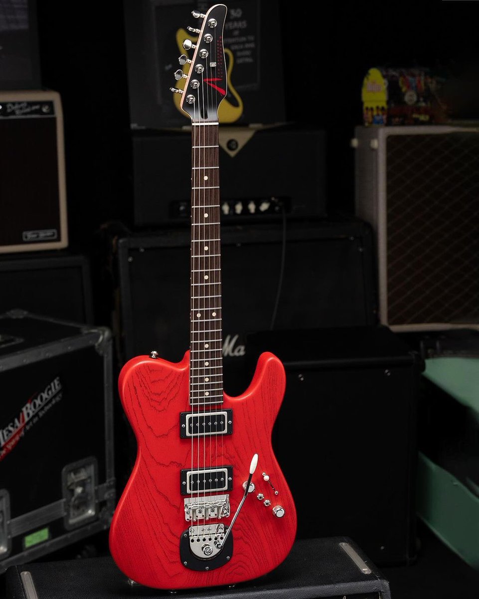 JES1988's tweet image. 【Tom Anderson Pro Am T 】 Ferrari Red - Satin Organic Grain Style - Black Grain Shadowing。正確なトレモロは、J-Trem ブリッジとテールピース。

andersonguitarworks.com 

#tomandersonguitars #proamt #jesinternational