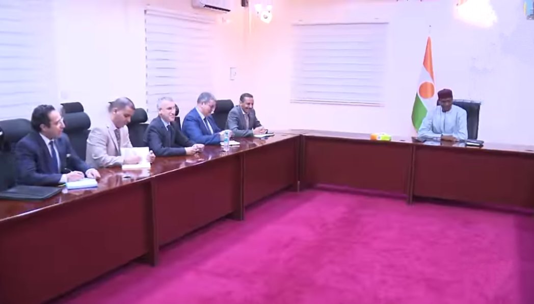 A_Mahamanezeine's tweet photo. J'ai accorder en ce jour une audience à une délégation marocaine de l'office national de l'eau et de l'énergie du Royaume du Maroc conduite par l'Ambassadeur du Maroc. La question du renforcement des capacités énergétique du Niger était au centre de cette rencontre . https://t.co/2b39TR0WZh