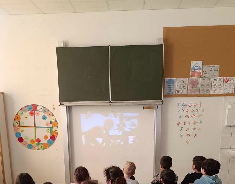 uid_ruhr's tweet image. UID Ruhr bölgesi Bottrop şubemiz TÜRKÇE Derslerini desteklemek adına 
Türkçe sınıfında Türkçe Masallarını ele alıp film aktiviteleri gerçekleştirdiler. 

@U_I_D @DursunBas @UIDBottrop