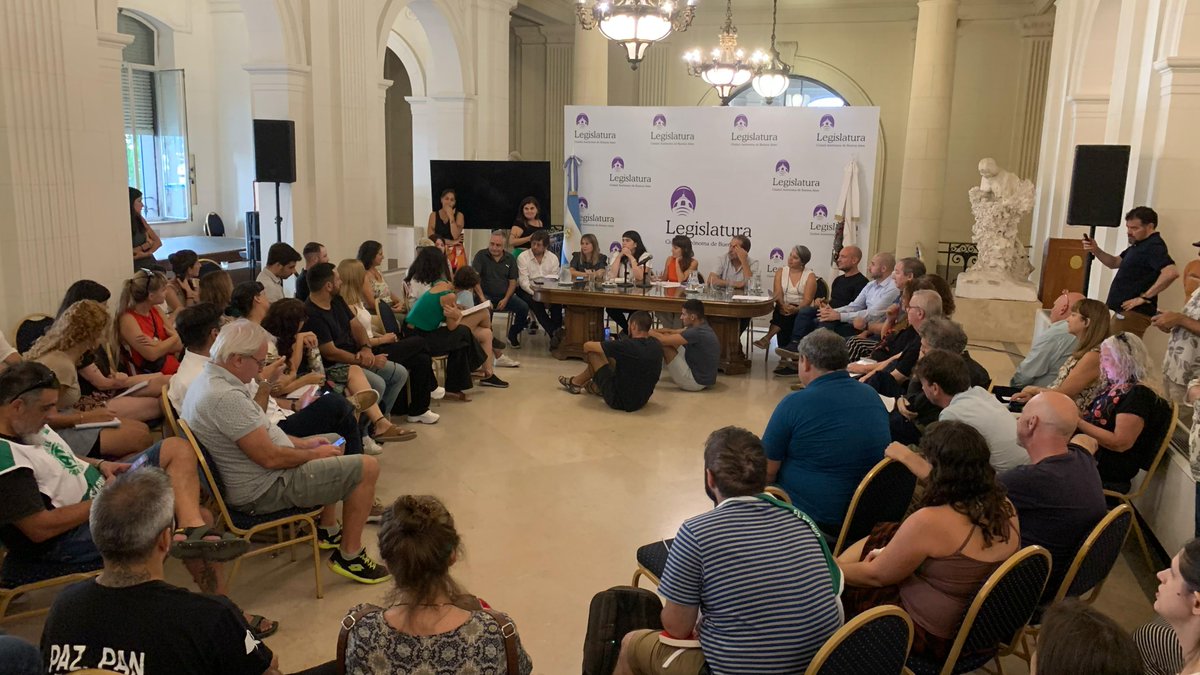 INTENTO DE CIERRE DE PUERTO PIBES  

Junto a mis compañeros legisladores y legisladoras de Unión por la Patria estuvimos presentes en la mesa de trabajo sobre niñeces coordinada por nuestra compañera <a href="/Maru_Bielli/">Maru Bielli</a> escuchando el reclamo de los trabajadores, educadores y jóvenes de