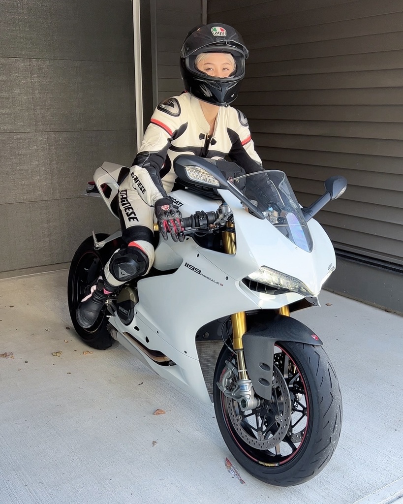 This was the day I bought my 1199. I remember I was crying on my ride home😭 (crying for non bike related reason🙄)#ducati #panigale #panigalers