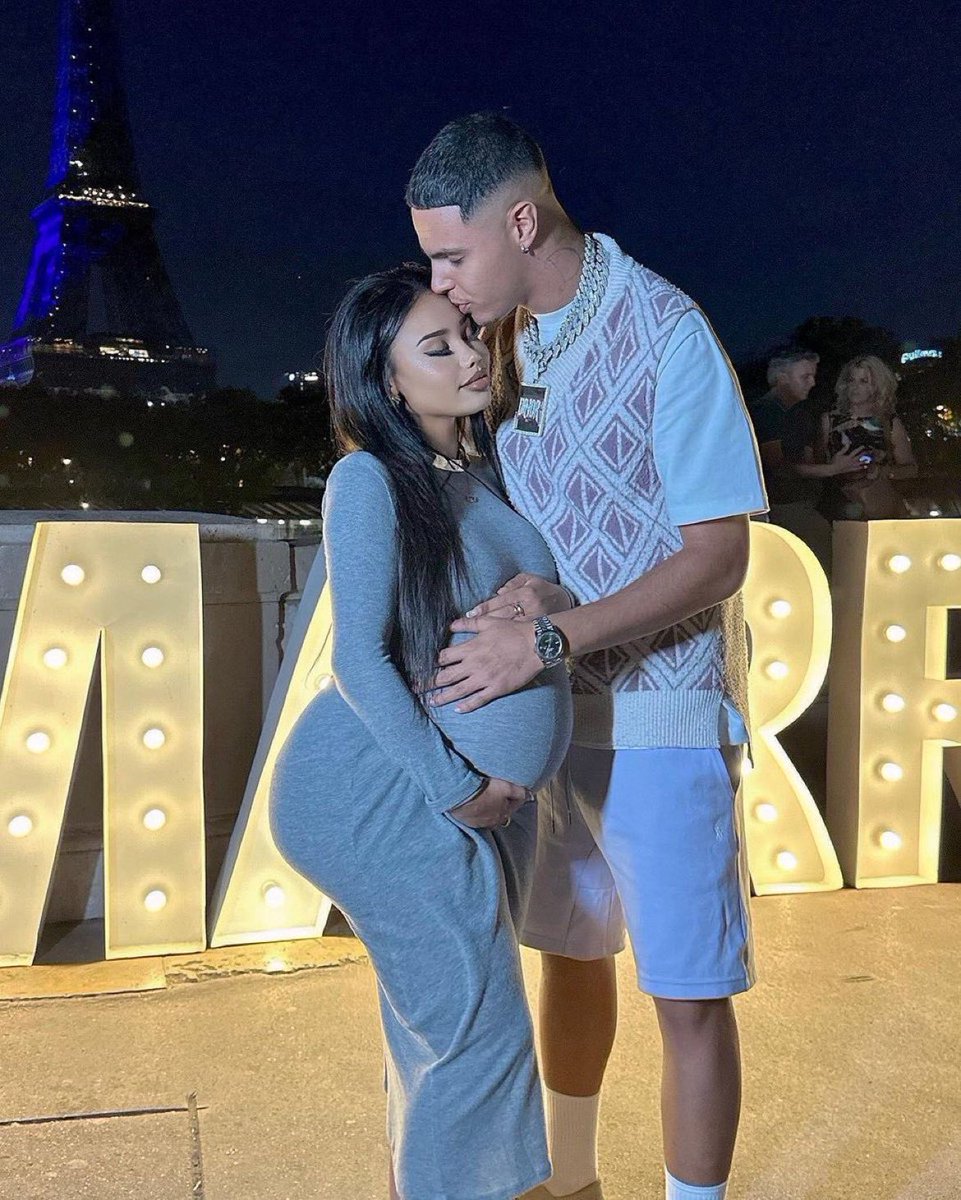CerfiaFR's tweet image. 🇫🇷🤰Le rappeur #Dinor et l'influenceuse #Tootatis attendent leur premier enfant.