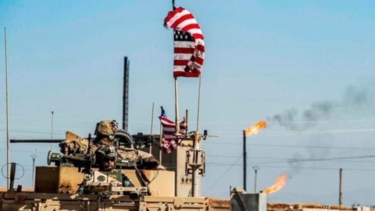 almayadeen_es's tweet photo. Atacan base del ocupante estadounidense al este de Siria https://t.co/BZWewWQjXe
#EEUU #Siria #Militar #Ataque #DeirEzzor #AlOmar https://t.co/0oa2OWCgjI