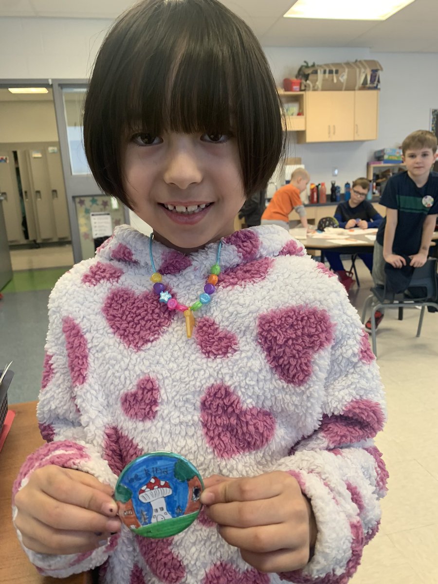 More family games afternoon fun and button making!  <a href="/AdmiralsAcad_NL/">Admiral’s Academy Navigators 🏳️‍🌈</a>