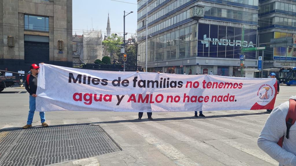 Hoy los antorchistas protestamos en la #CDMX porque #MéxicoNecesitaAgua y no hay un plan hídrico ante la escasez.