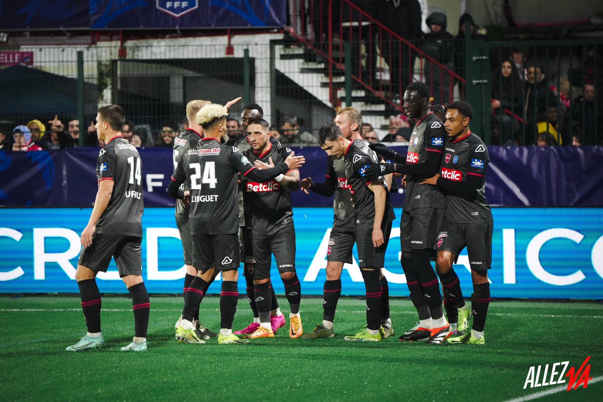 VibesFoot's tweet photo. 🔴 Le Valenciennes FC s’impose aux tirs au but contre Rouen et se 𝗤𝗨𝗔𝗟𝗜𝗙𝗜𝗘 pour les 𝗗𝗘𝗠𝗜-𝗙𝗜𝗡𝗔𝗟𝗘𝗦 de Coupe de France ! 🏆 https://t.co/moD8WNDs5I