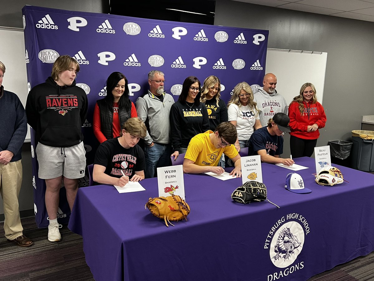 Baseball signing day in Pittsburg! These 3 guys are officially signed to play college baseball⚾️

Webb Fern - Coffeyville CC
Jacob Linahan - Ottawa 
Beau Pasteur - Hutchinson CC

Story tonight on KOAM📺