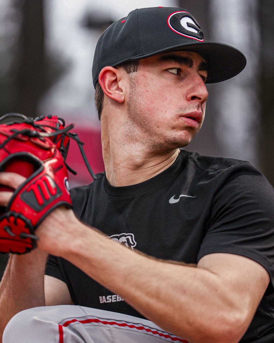 BaseballUGA's tweet photo. The calm before the storm.

#GoDawgs https://t.co/e0cQVP9CiW