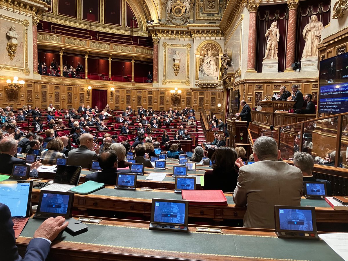 #IVGDansLaConstitution 
👉🏼ce vote nous fait honneur
📍Rdv lundi au congrès de Versailles
« Il suffira d'une crise politique, économique ou religieuse pour que les droits des femmes soient remis en question. Ces droits ne sont jamais acquis. » 
Simone de Beauvoir
<a href="/lamontagne_fr/">La Montagne</a>