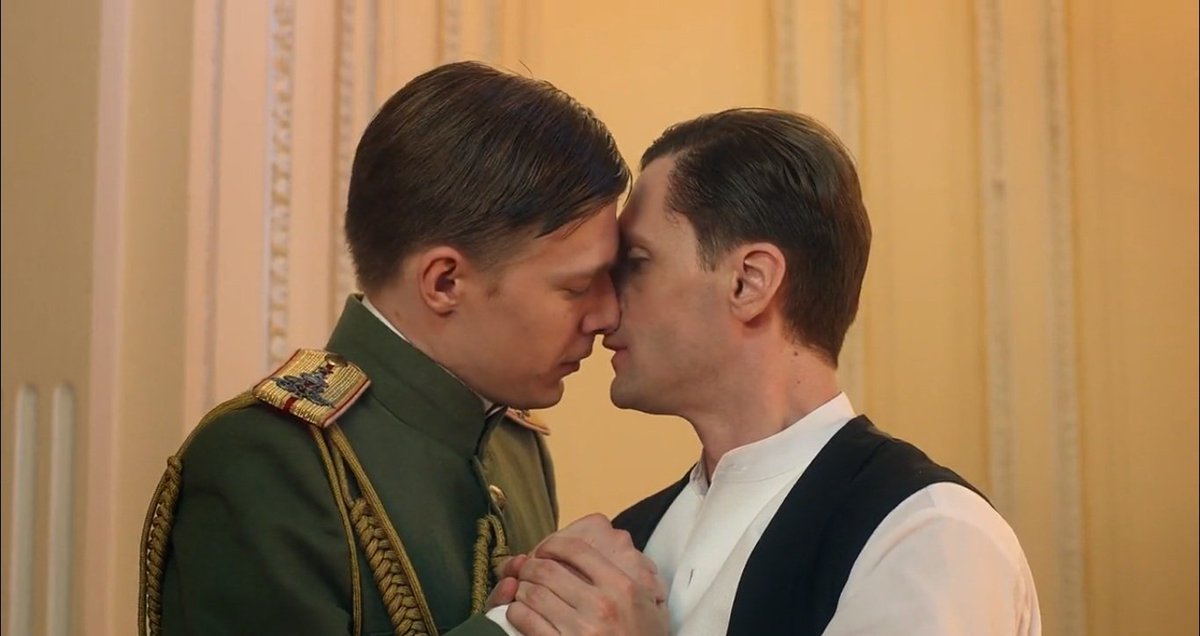 некоторые из вас никогда не смотрели хреновый российский исторический сериал, чтобы хапануть тридцать секунд отборного гейского стекла, и это заметно