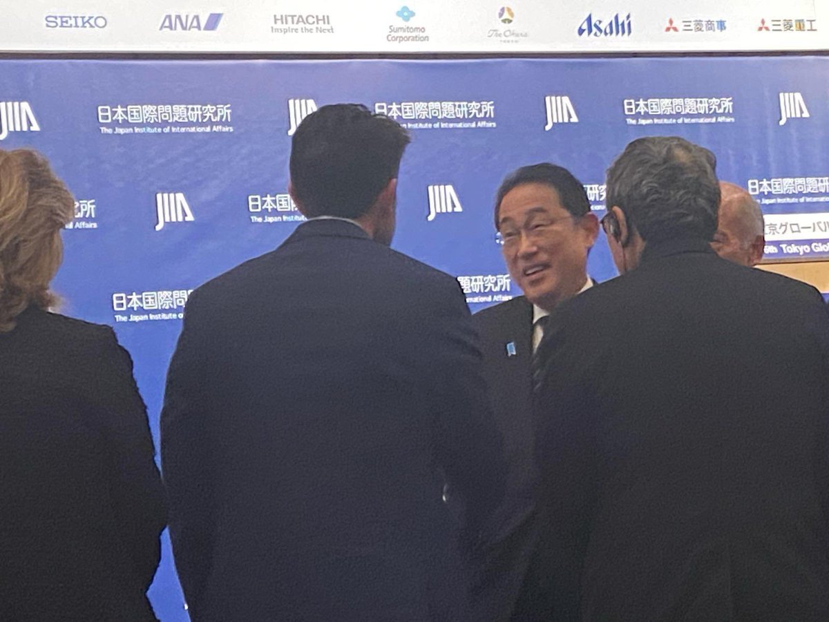 A pleasure to briefly meet PM @kishida230 after his @JIIA_eng speech last night. He reiterated 🇯🇵’s commitment to work with likeminded partners (like 🇺🇸 & 🇦🇺) to uphold international law & protect human rights. Looking forward to today’s discussions at JIIA's Global Dialogue…