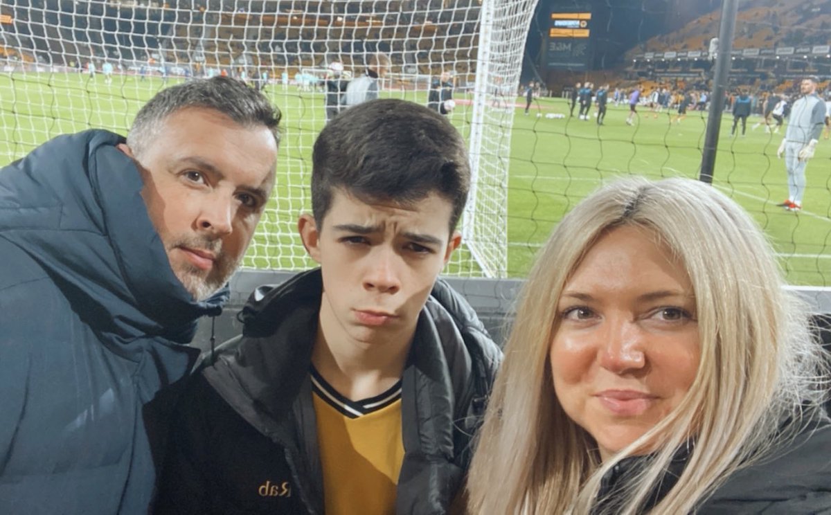 WolvesMum_WWFC's tweet image. Amazing result tonight and what a great atmosphere in the Southbank! It was the lads first time in there and he’s now refusing to sit anywhere else 🤣 #COYW #WolvesAyWe 🧡🖤