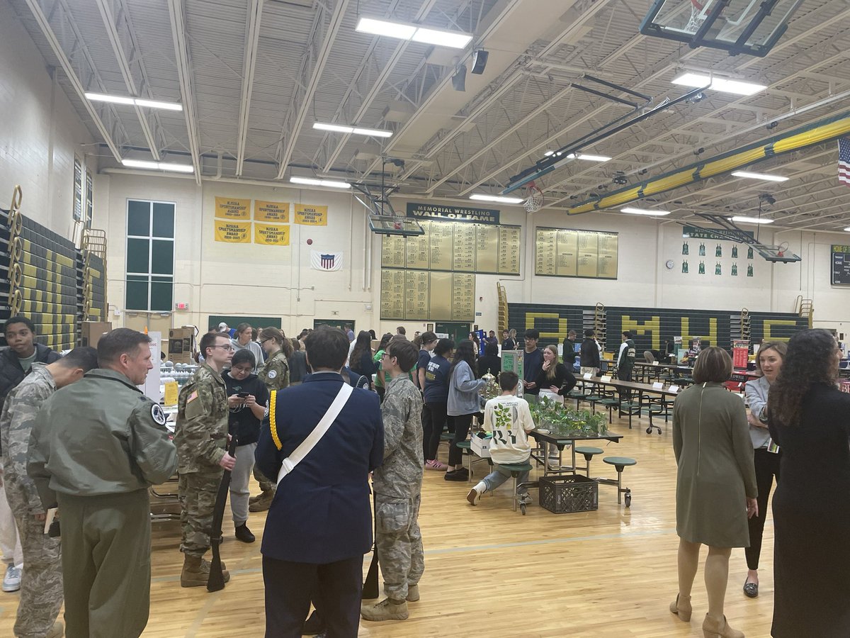 TGFarrellSr's tweet image. One the best events our @Brick_K12 District runs!!  “Brick &amp;amp; Beyond” College/Career Fair for Brick Schools. Counselor sessions, college prep support, and more. So many colleges, military, and local business represented.  Great job Guidance Departments! #BrickSchoolsProud