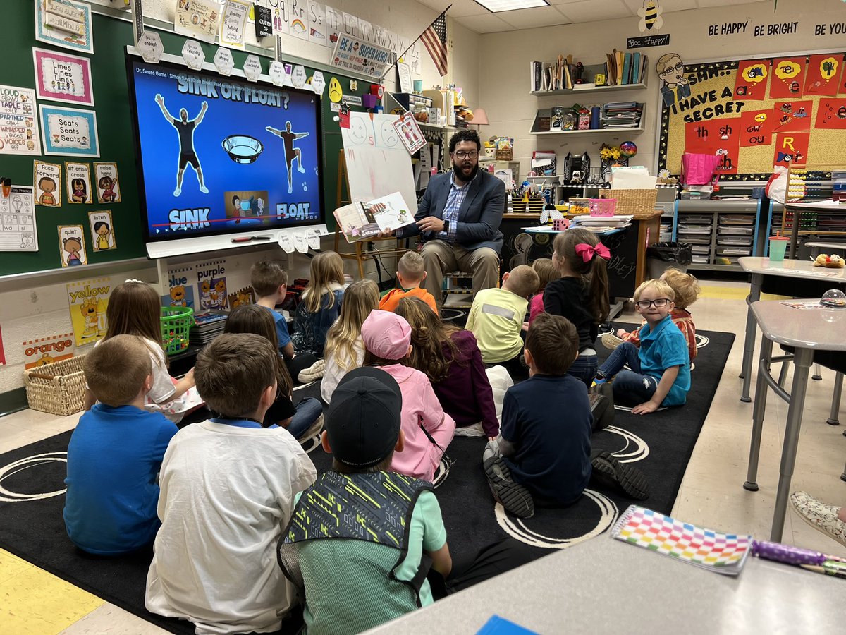 DrRob7234's tweet photo. I had a great time reading to some kindergartners today.
My favorite question is to always ask them what my job is at the school.
They have the best opinions!
#JMPride
#WhateverItTakes https://t.co/IhnaOYXv3m