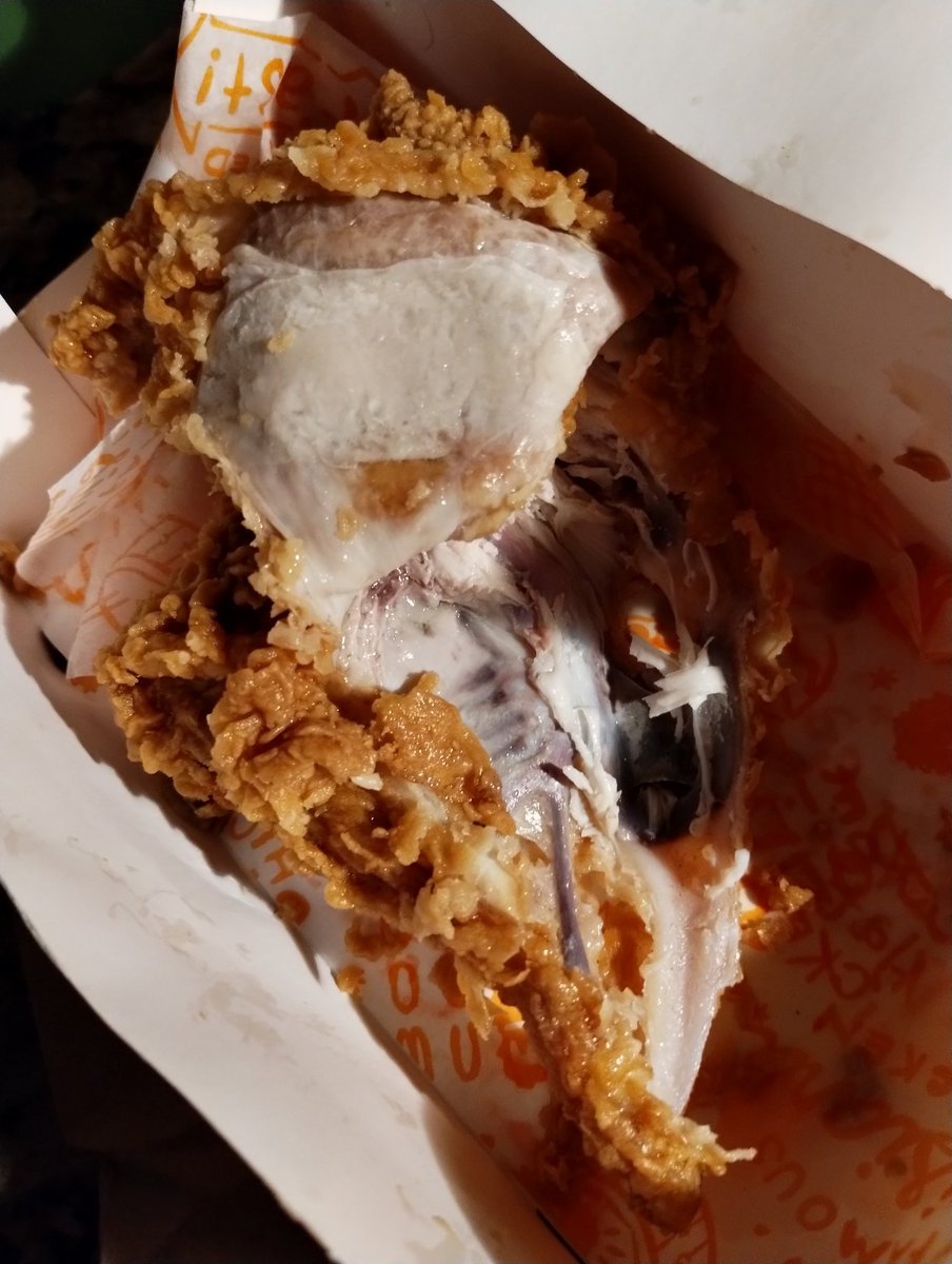 TheGeekpin's tweet image. Someone at @Popeyes pulled the okey doke on me. Order a 3 PC white. When I got to the breast I pulled the skin off and there was no meat under it. If I wasn't at work I would have taken it back. Like I'm mind blown on how this happened. 🙃 

#SoSoRandom