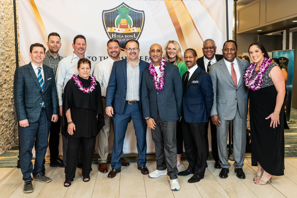 Shoutout to this team of amazing individuals (& those not pictured) from #ThermoPact along with Jennifer & her fantastic crew at the @Hula_Bowl. Big things happening in 2024!

Photo: @doctorricker 

#HulaBowl #ThermoPactMouthShield #ProtectionSquared #ProtectsTeethAndDetectsHeat