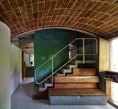 jm_buru's tweet photo. La mixtura perfecta entra la tradició del totxo i la modernitat en formigó
🔸Maisons Jaoul (1954-56)
Neuilly-sur-Seine, París
:::: Le Corbusier
📸Cemal Emden
#MiercolesEnladrillado #Arquitectura #Architecture #brick #design #lecorbu #Paris https://t.co/JntPfq7K2w