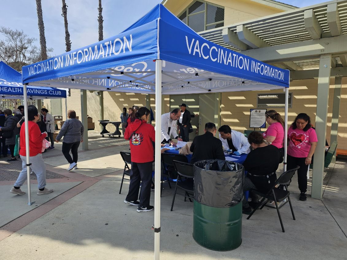 SEAinAction's tweet photo. Check out a recent event at Salazar Park! Our CHWs and in collaboration with Kroger and DPH, were able to provide health screenings for high blood sugar levels,and vaccines. The team provided CPR training and (PPE), including masks and hand sanitizers, to community members! https://t.co/Qyd9eMkeRQ