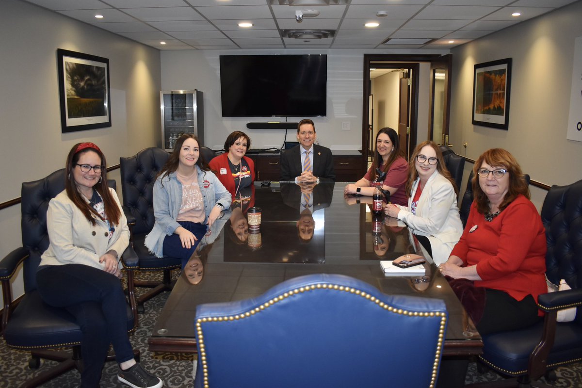 LtGovPinnell's tweet photo. It’s Public School Week, and I've had a great time visiting with educators today about the importance of a respected public education system. OK public schools serve 700,000 students. An investment into our classrooms is an investment into our future workforce. #PublicSchoolProud https://t.co/qXreIZWZGt