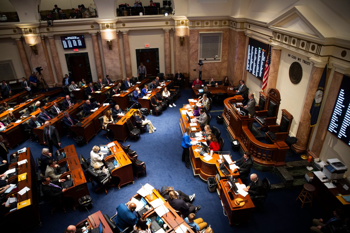 mckennahorsley's tweet photo. .@KYLantern in Frankfort

📸: @arden_barnes https://t.co/Qp3ExwrHTh