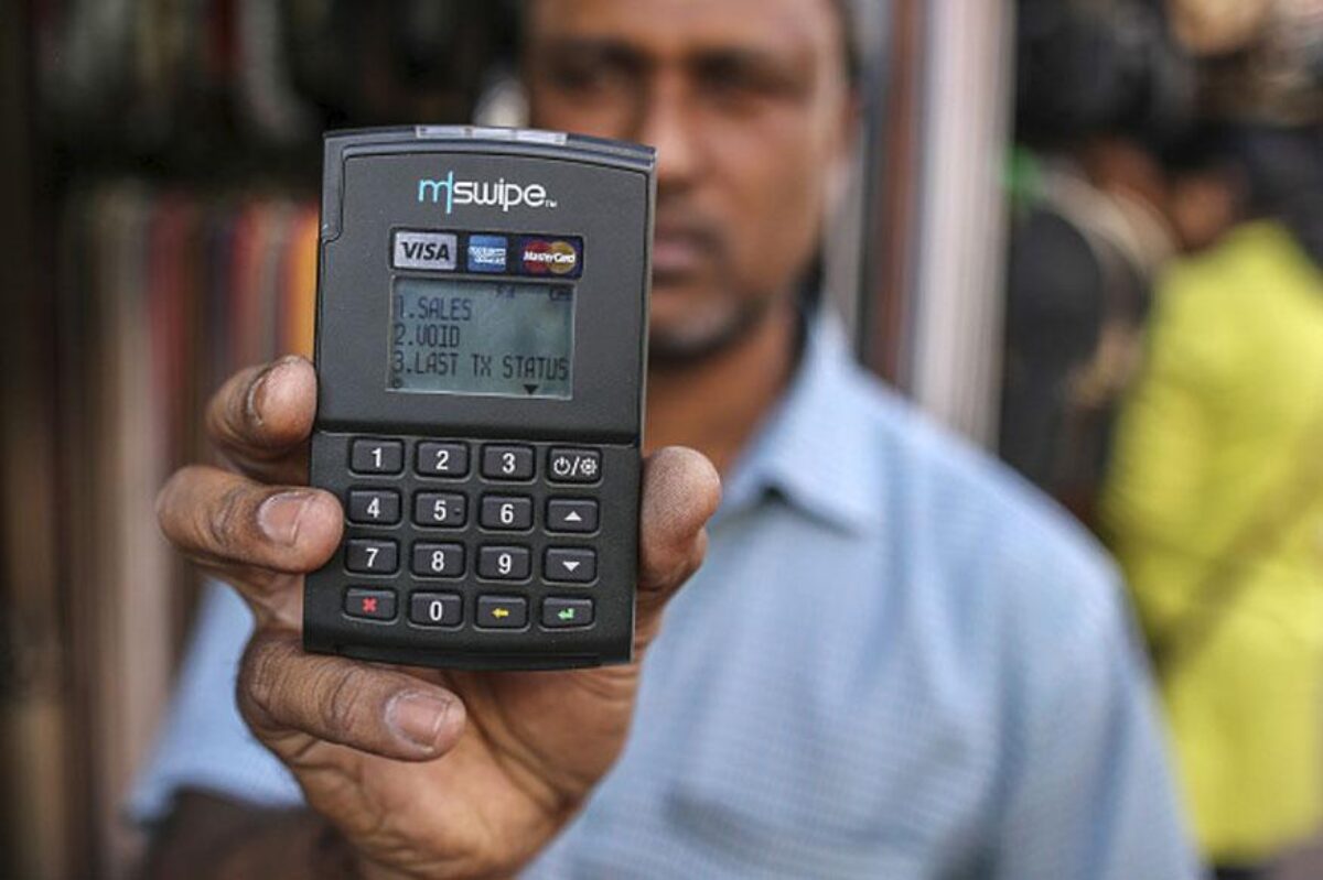 TheHardNewsD's tweet image. 🚀 #Mswipe makes a grand comeback! Secures $20M in funding led by Alpha Wave, eyeing dominance in India's digital payment scene. 

After a 5-year break, they're back with a 13.69% revenue boost in FY23, revolutionizing local merchant transactions. #Fintech #DigitalPayments 💳📈