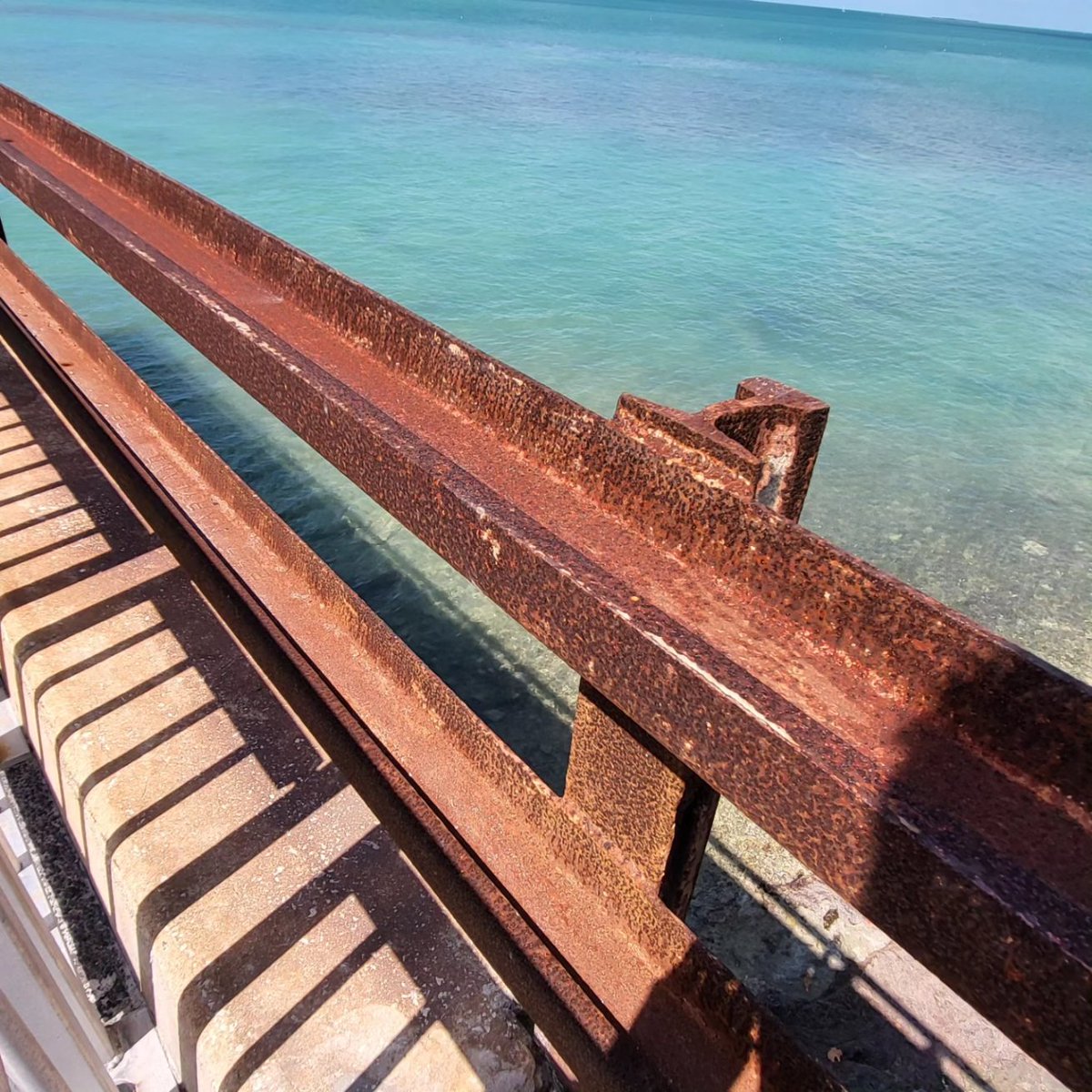 GregCKL's tweet photo. Day #4
A Hstory lesson at Pigeon Key.
A small 5-acre island which was a work camp for the Florida East Coast Railway.
During the building of Henry Flagler's Overseas Railroad Key West Extension between 1908 and 1912, there were at times as many as 400 workers #onlyinthekeys https://t.co/HyTpRH9DKn
