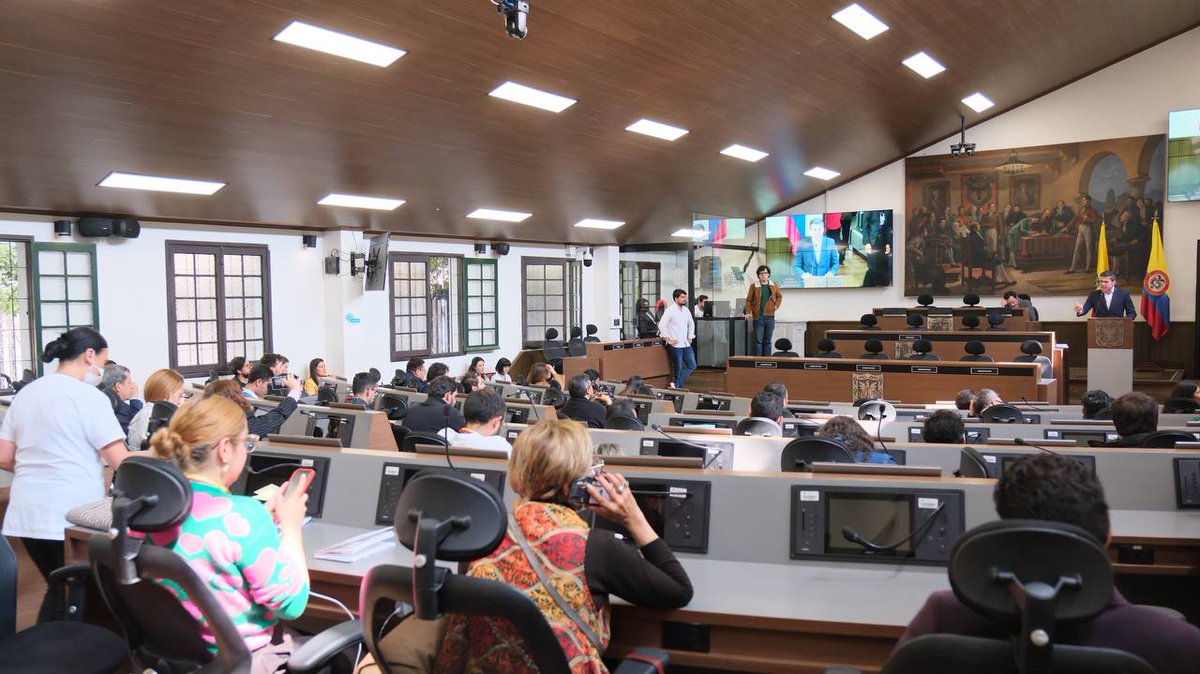 extituto's tweet image. Ahora es momento que las y los concejales se comprometan a incluir a la ciudadanía en la construcción del plan cuatrienal de Bogotá. 
Serán los aprendizajes de #DemoLab, el Concejo a la Calle y la Asamblea Ciudadana las bases para trabajar #PorUnConcejoAbierto