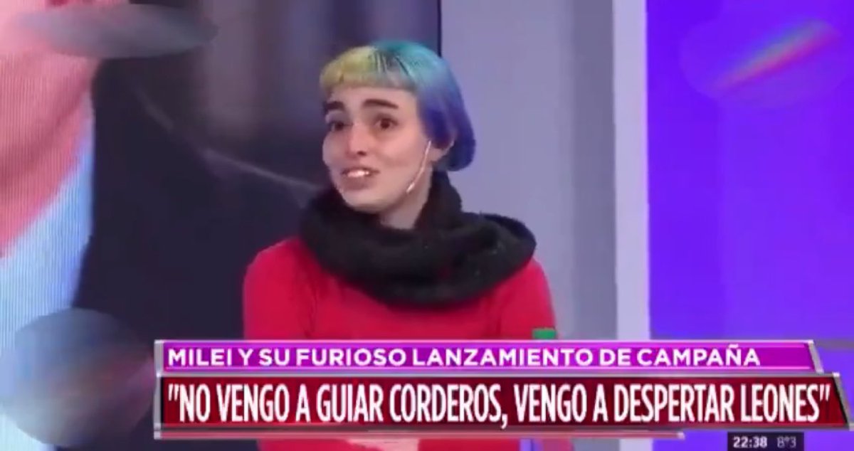 atlanticsurff's tweet photo. En A24 entrevistaron “al azar” a una ciudadana común que se quejaba por los controles de los molinetes. Quien era? La piquetera Tatiana Fernández Martí. Quien financia estas contrataciones? Que divino como se te ríen en la cara. Vean. 👇👊🚬😂 https://t.co/VRO1MVzJ71