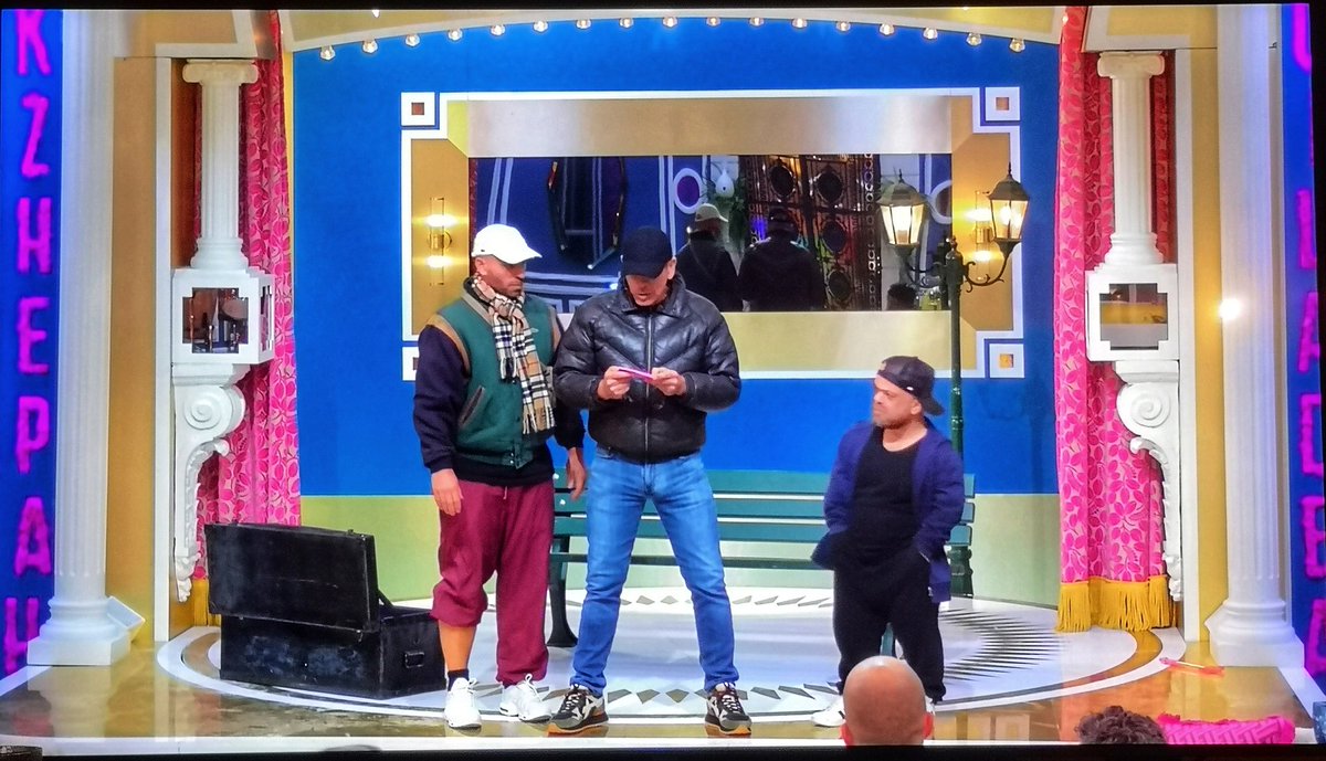 Trinaofficiel's tweet image. La carte joker de @FGastambide dans #LOLquiritsort c'est du très haut niveau ! On adore Mousten ! 😂
Cc @MediSadoun 😉 #leskaira