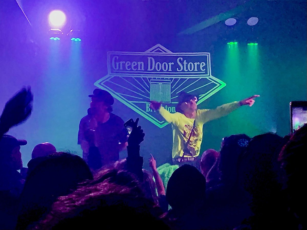 TiM (@timdafish) on Twitter photo “I wanna own a gaff by the sea…” Thanks a million <a href="/MerylStreek/">Meryl Streek</a> for pure bloody brilliance in Brighton.
And to your final song dancer 🕺🏼 If/when you play <a href="/rockaway_fest/">Rockaway Beach</a> down here he must be up on stage again! “I wanna own a gaff by the sea…” Thanks a million <a href="/MerylStreek/">Meryl Streek</a> for pure bloody brilliance in Brighton.
And to your final song dancer 🕺🏼 If/when you play <a href="/rockaway_fest/">Rockaway Beach</a> down here he must be up on stage again!