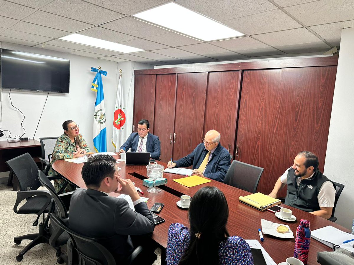 Hoy me he reunido con la Señora Viceministra de la @uceeciv, el Director de la UCEE y su equipo técnico para evaluar el presupuesto que les fue asignado en el 2024.
Zacapa no se detiene 🌵📈

#congreso2024
#CongresoDeLaRepublicagt
#distritozacapa
#XLegislatura
