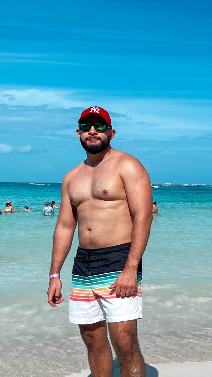 jaab_92's tweet photo. Enjoying #Cancun 😜😍😏

#bearded #beardedman #beachday #men #Bear #chest #Homensdebarba https://t.co/cykqcJEfQN