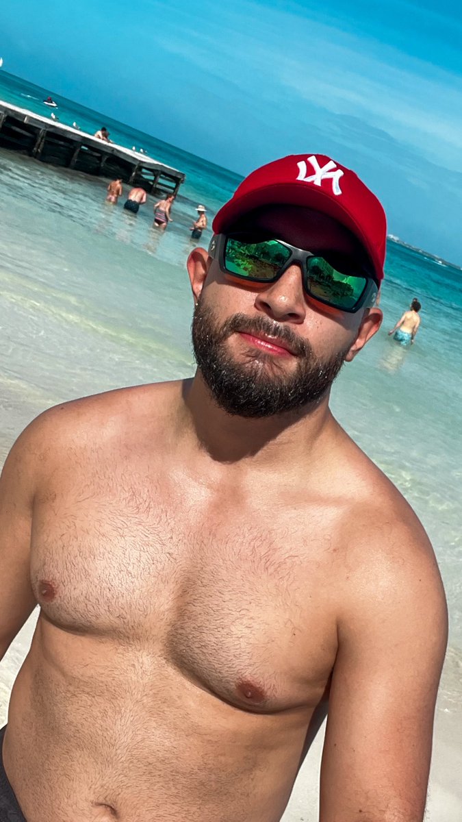 Enjoying #Cancun 😜😍😏

#bearded #beardedman #beachday #men #Bear #chest #Homensdebarba