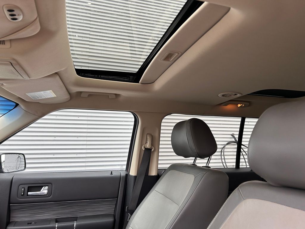 PauletteAuto's tweet image. The 2017 Ford Flex Limited AWD with 7 passenger seating is the perfect vehicle for those who prioritize space and comfort. 

More photos and information:
buff.ly/3uRPe7w