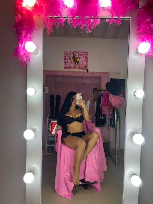 Una vez te prendo no me apago 🥵🔥 https://t.co/EvOXe7k2zZ toca la letra azul 🎁 https://t.co/gbzWFd69m