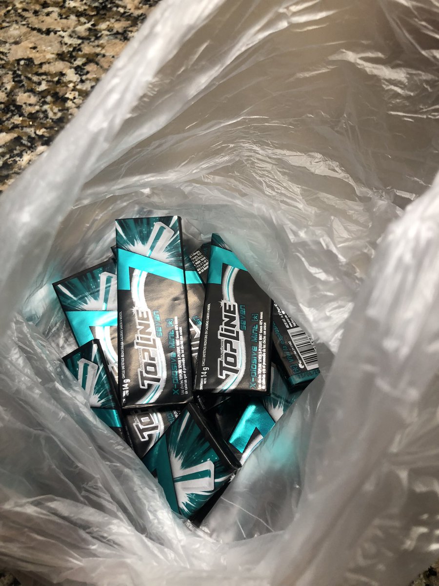 fernechini's tweet photo. el mejor chicle de todos y no pienso discutirlo con nadie https://t.co/2Uc3IMIvb6