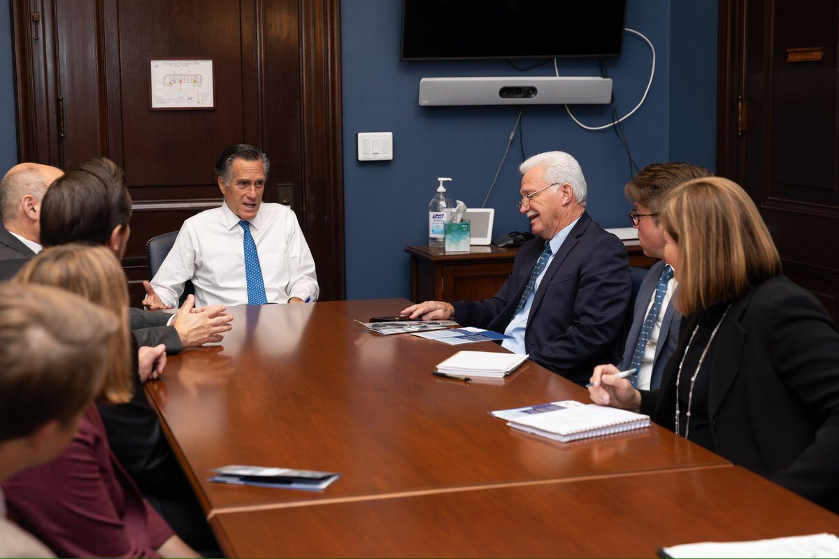 As Utah continues to see rapid growth, ensuring reliable power for our municipalities is critical to safeguarding our standard of living. Met with several members of @UAMPS_ for a discussion on policies that would help support Utah’s community-owned power systems.