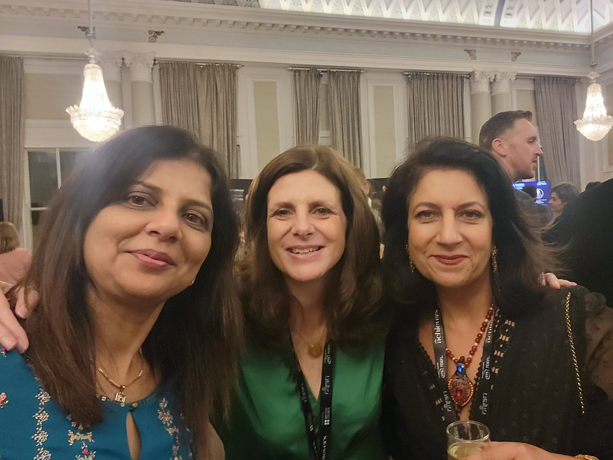 Great to see @albarrett09 @inBritish and @ProfLakhanpaul at @NISAU_UK UK India Achievers Gala Dinner @UCL_Global