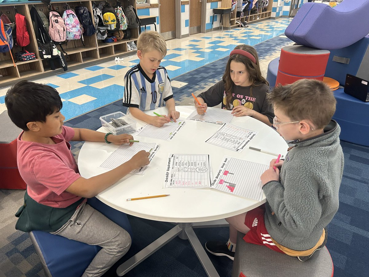 angelaatkagan's tweet photo. Small group shout out going to @MsBohls ! In my short visit, she worked w 2 small groups, managed stations around the room, and set up an extension activity in the pod for one group. Ms. Bohls is a management master! #vaughnelemfisd #vaughnsoakupthesun https://t.co/sVjjFAp7YN