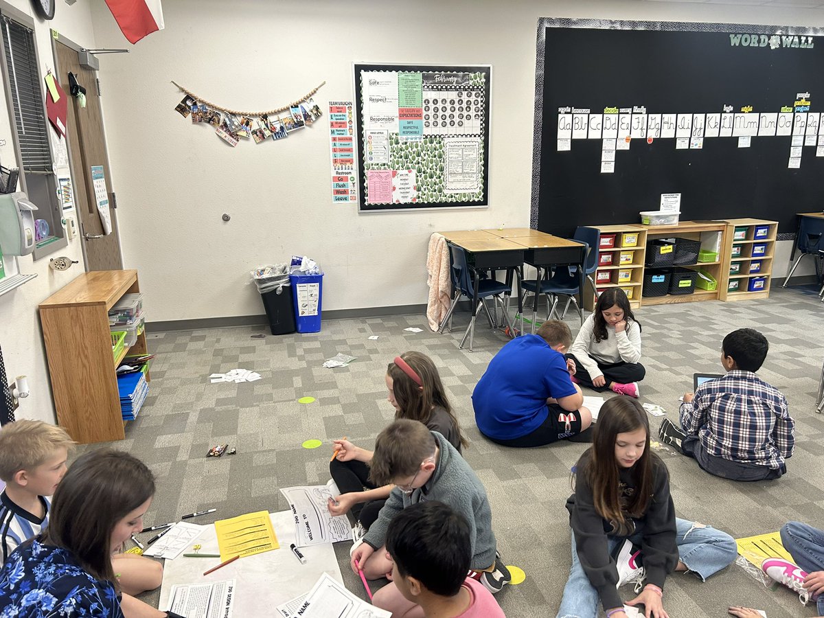 angelaatkagan's tweet photo. Small group shout out going to @MsBohls ! In my short visit, she worked w 2 small groups, managed stations around the room, and set up an extension activity in the pod for one group. Ms. Bohls is a management master! #vaughnelemfisd #vaughnsoakupthesun https://t.co/sVjjFAp7YN