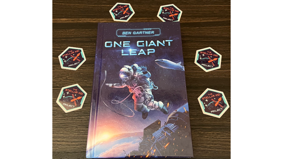 🌟🌟LEAP YEAR FLASH GIVEAWAY!!🌟🌟 To win a signed hardcover of ONE GIANT LEAP and some stickers: 🚀 RT/follow 🚀 Comment a space gif for bonus entry 🚀 Winner will be announced tomorrow 3/1/24 #BookGiveaway #Giveaway #MiddleGrade #MGLit #teachers #librarians #TeacherTwitter