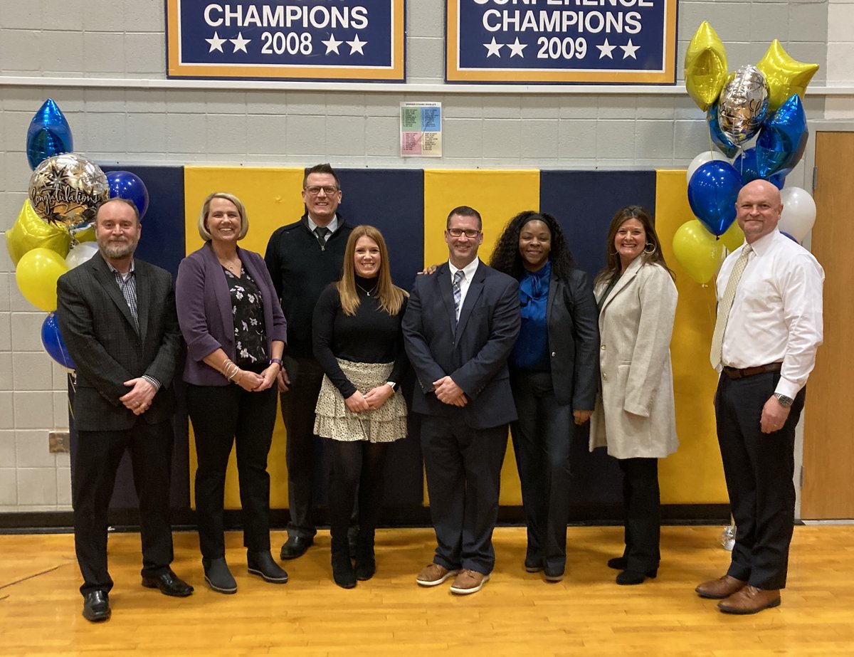 Congratulations to Al Davenport, Granger Middle School Principal, on being named the Illinois Middle School Principal of the Year by the Illinois Principals Association! @GrangerIPSD204 @allandavenport @ATalley204 @ilprincipals