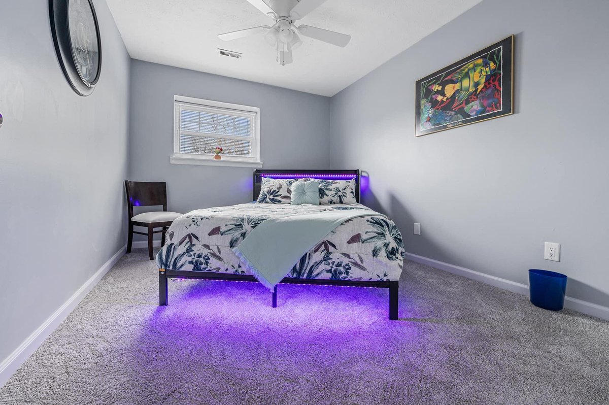 We know a comfortable bed is important when you are staying at Revive B&amp;B 

👇Look at the rest of the home here👇
airbnb.com/h/broadwaygard…

#charlestonw
#airbnbsuperhost 
#airbnb
#corporatehousing 
#business 
#businesstravel 
#businesstraveller 
#travelingnurse