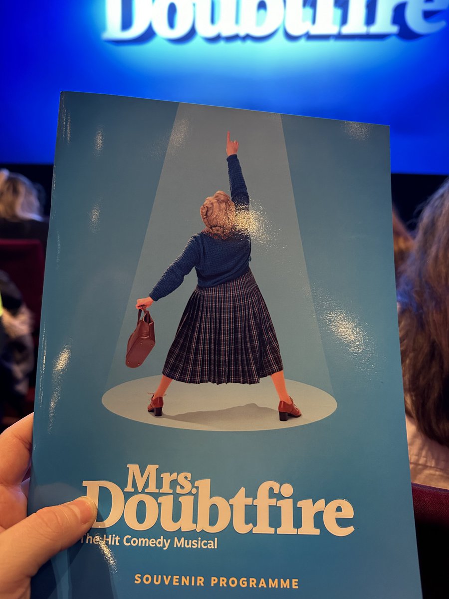 2025DM92's tweet photo. Saw one of my favourite childhood films tonight, some amazing songs and sets, stayed true to story whilst modernising some elements. A very good adaptation, stunning vocals and is this the best looking cast on the west end?! @DoubtfireUK #MrsDoubtfireMusical #MrsDoubtfire https://t.co/qbp3SEaGKS