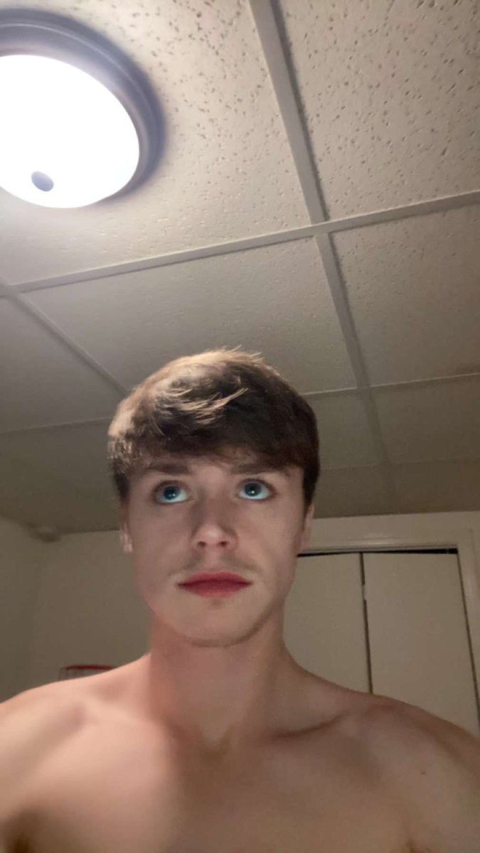 21YearOldStud's tweet photo. https://t.co/hBiZCXx8gO