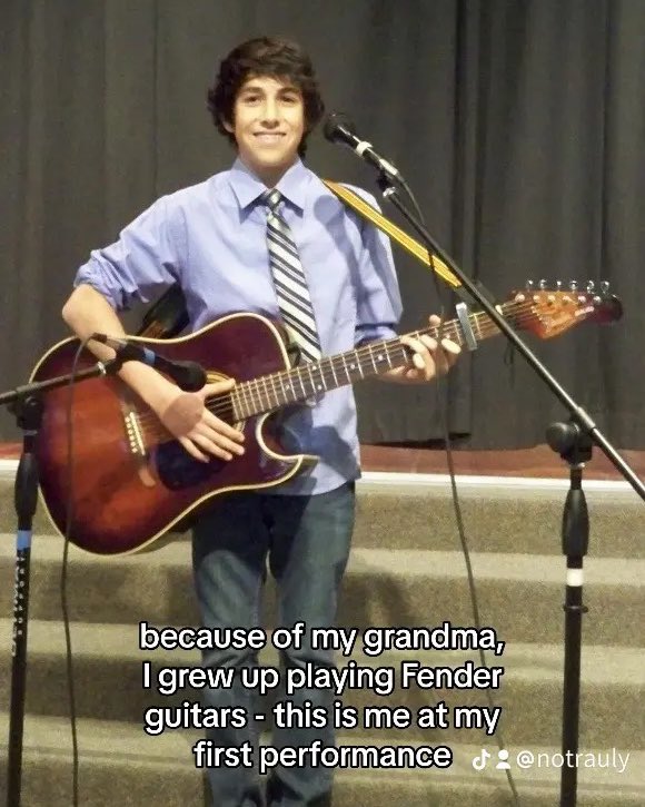 notrauly's tweet photo. I still play the same guitar from the first photo 🤘🏼 @Fender https://t.co/qTPPHNMeGj