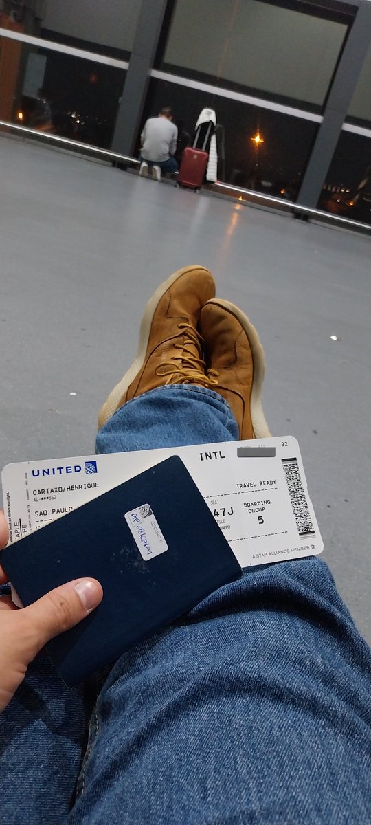 On my way to the True/False Festival, where I'll present my film "Roberto Baggio" in its first IRL theatrical screening.

Huge thanks to the tezos community for making this possible, especially to <a href="/MrTaztaz/">Mrtaztaz.tez 🎨🖼️ NFT Agora 🎭🎶</a>, collector of the 1/1.

Will share more along the way.