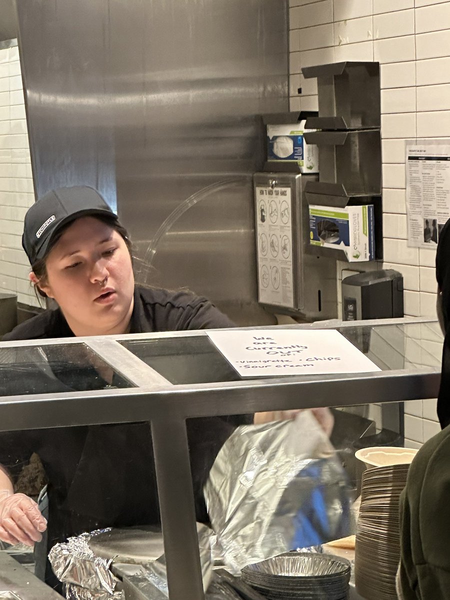 allen_amy's tweet photo. @ChipotleTweets said there’s no vinaigrette, chips, or sour cream. When I asked for hard shells they said they were out. What did I also see on the shelf -chips and when I asked about it they said those are for online only.  As someone who only eats corn flour super annoyed https://t.co/epRwglY4Yv